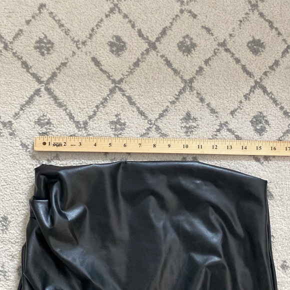 NWT Black faux leather pleather skirt tulip hem ruched side Micas brand Size L - Picture 5 of 11